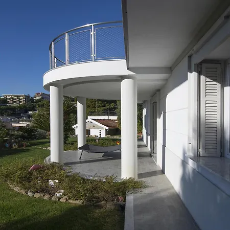 La Lincolnia - With Garden And Seaview - Happy Сasa de vacaciones *